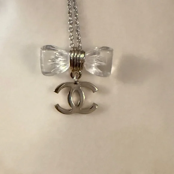Chanel Bow with Silver CC Charm - Picture 1 of 3